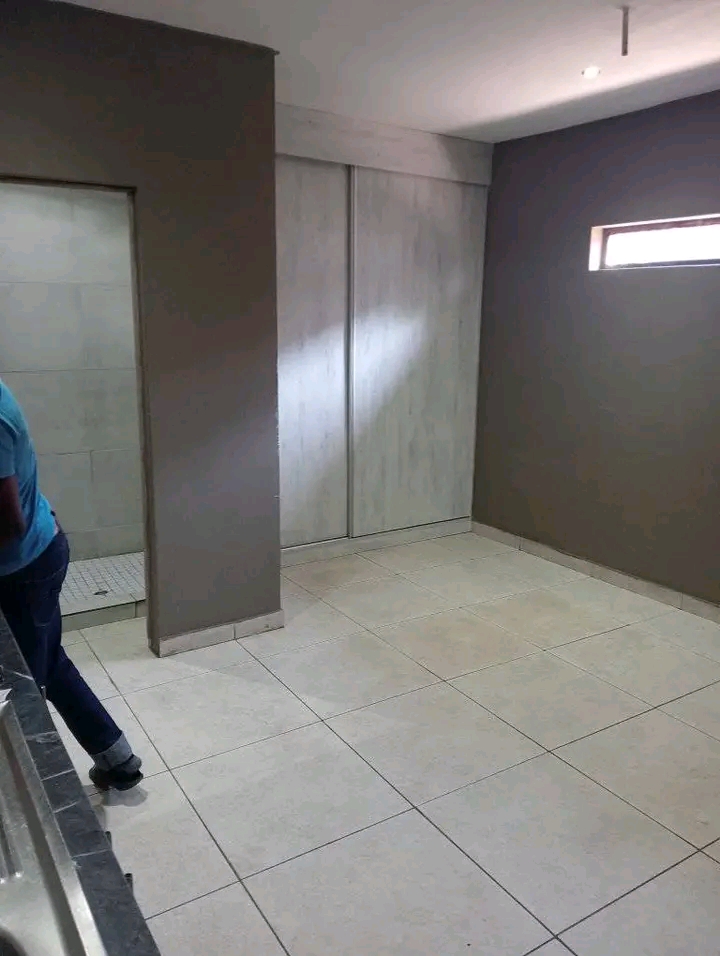 Available cottage in zone 9
r2500 per month+  in Meadowlands