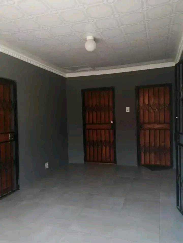 Room to rent in ext 8 as from 01 april 2024,   in Cosmo City