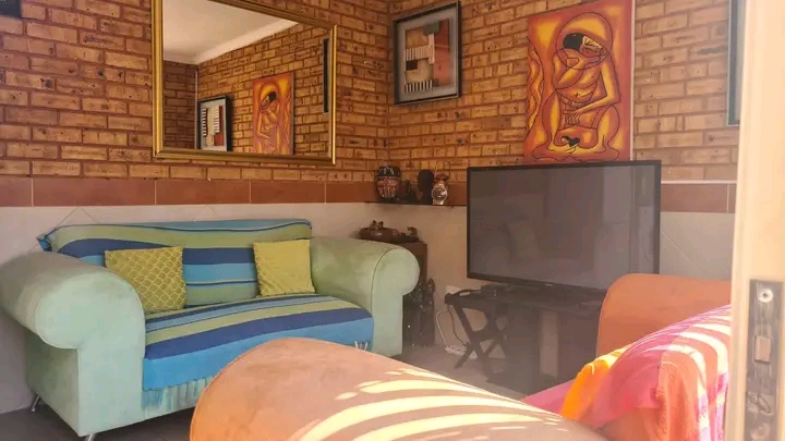 Rental - it’s a smart, upmarket fully furni  in Mondeor