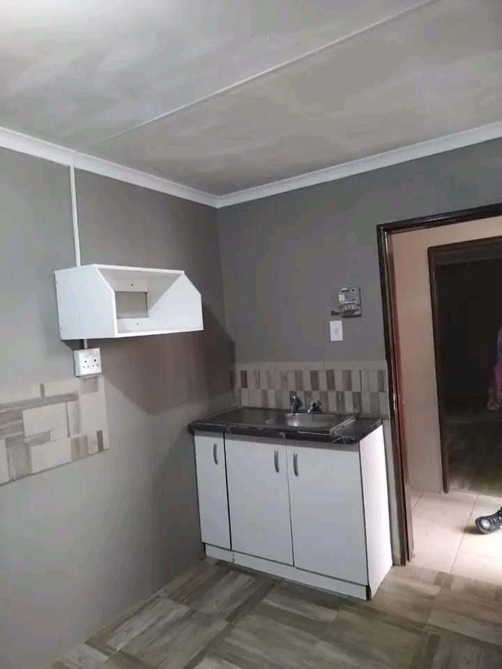Very neat bachelor unit available to rent
ar  in Vosloorus