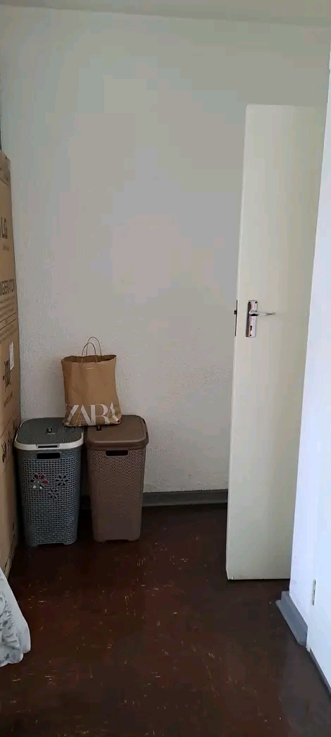 Room to rent in a flat parking available for   in Tedstoneville