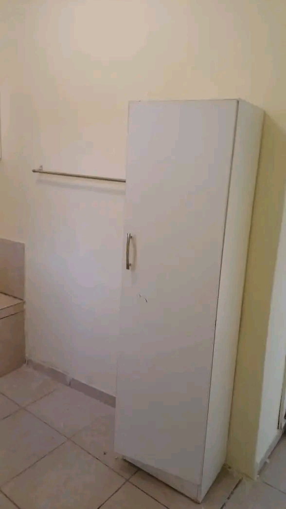 1 bedroom cottage kitchen with kitchen cupboa  in Birch Acres