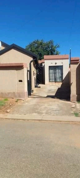 2bedroom house available for rental @ dobsonv  in Dobsonville