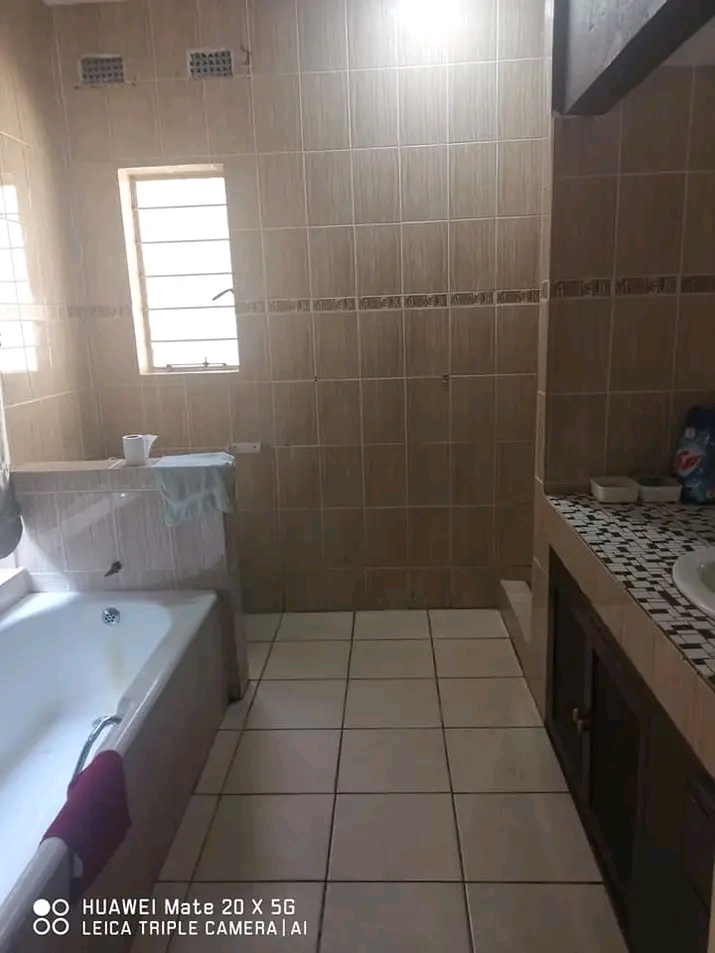 1 bed cottage available 
rent is r4950 depos  in Randpark Ridge