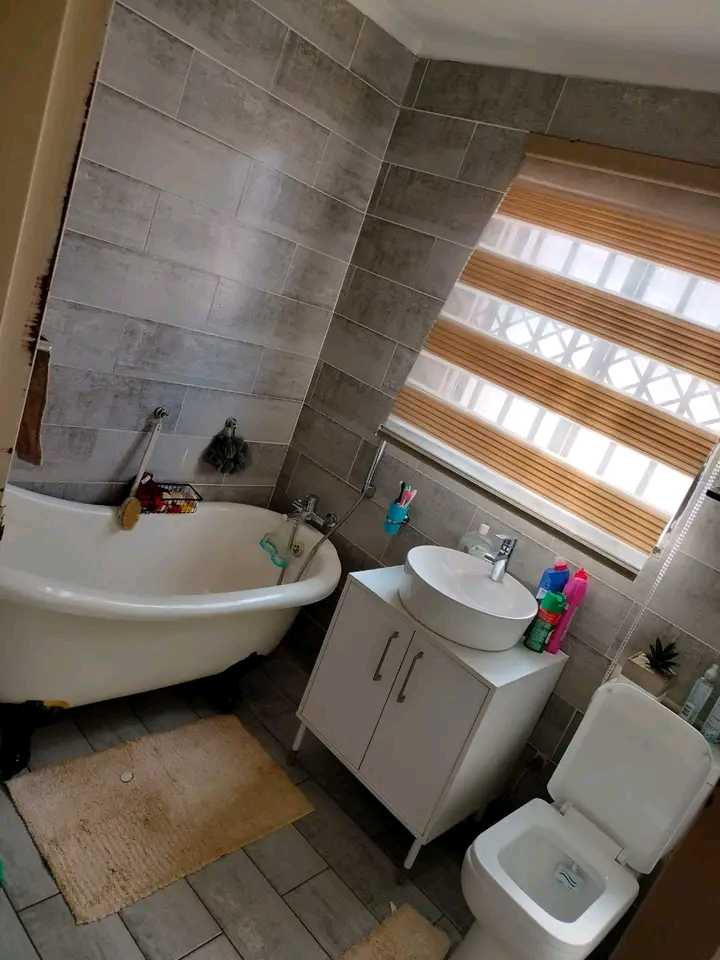 House available for rent
•2 bedroom 
•f  in Dawn Park