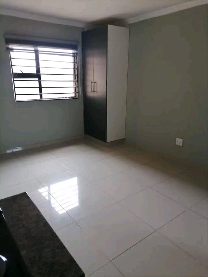 Bachelor available to rent at ext 14
availab  in Vosloorus