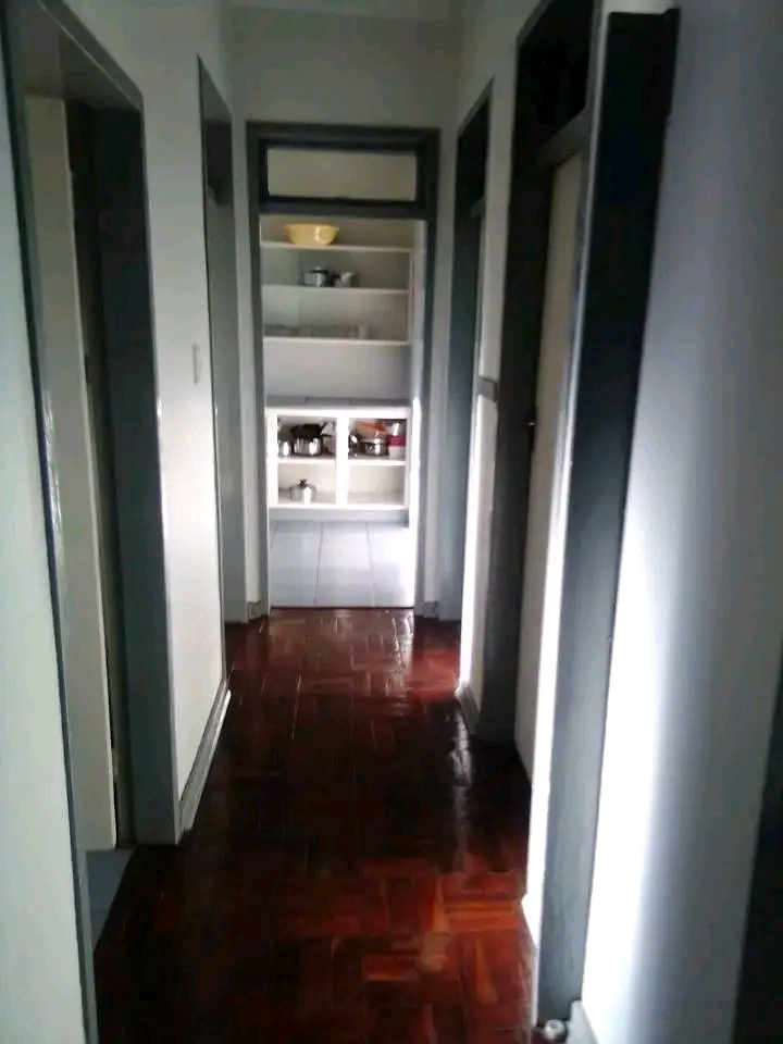 Big lockable sitting room r2700 and a big ope  in Hillbrow