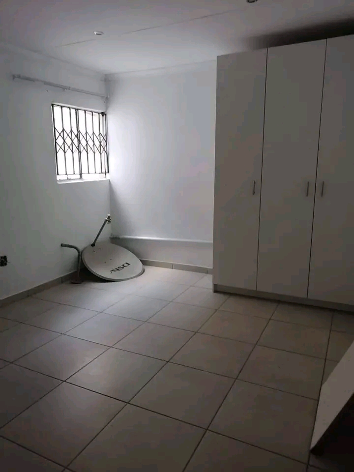 Greetings bachelor s rooms available for mont  in Clayville