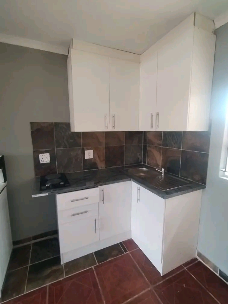 Bachelor for rental
huge space
prepaid elec  in Vosloorus