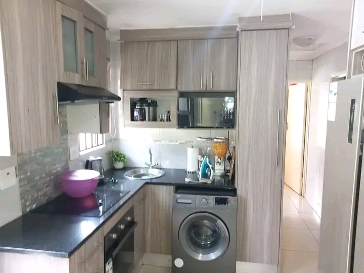House to let
rental price:r7000 plus deposit  in Windmill Park
