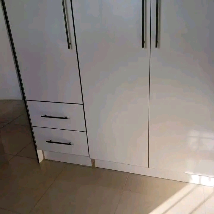 2 bedroom house -with 3 outside rooms -to ren  in Clayville