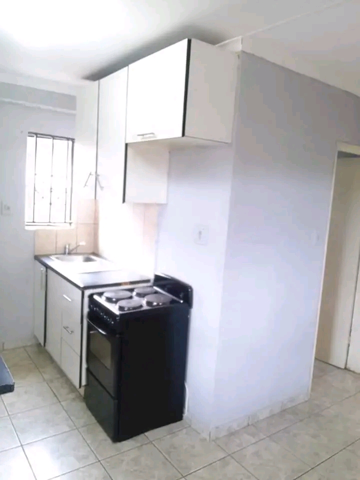 2 bedroom 1 bathroom  house to rent in ext 22  in Protea Glen