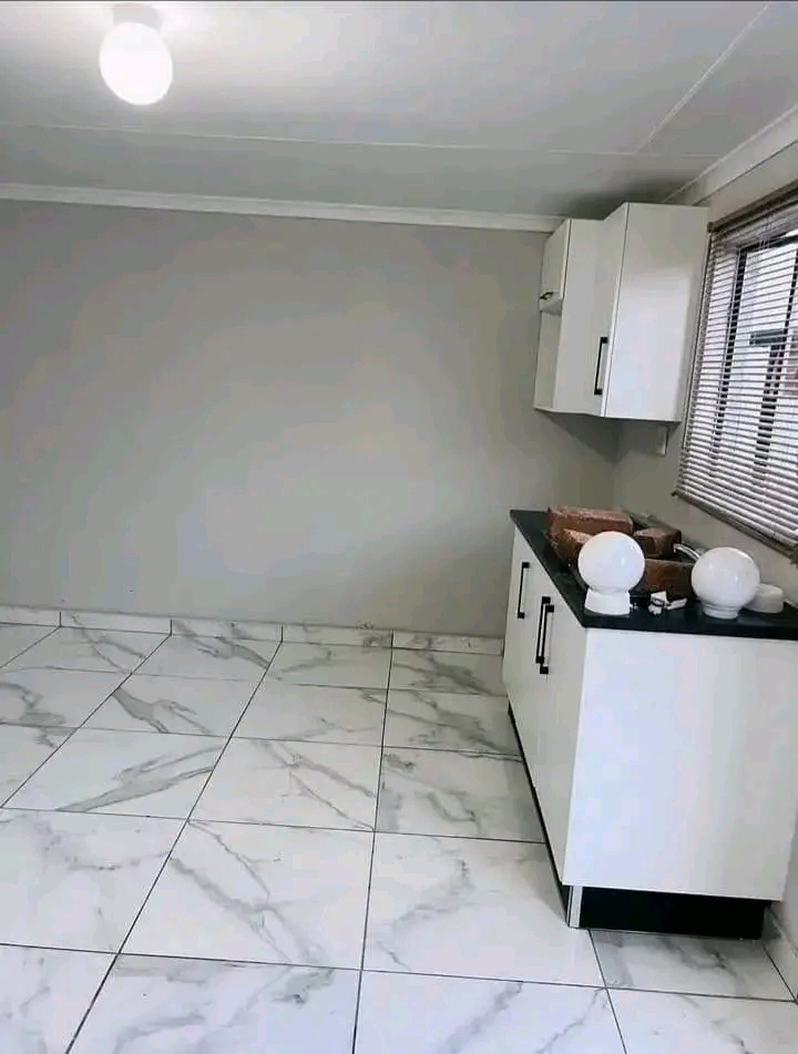 Ensuit room will be available monthend of apr  in Dobsonville 