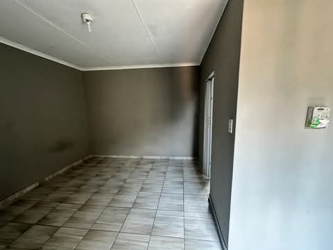 🏠 en-suite to rent
📍 ext 27, soweto
�  in Protea Glen