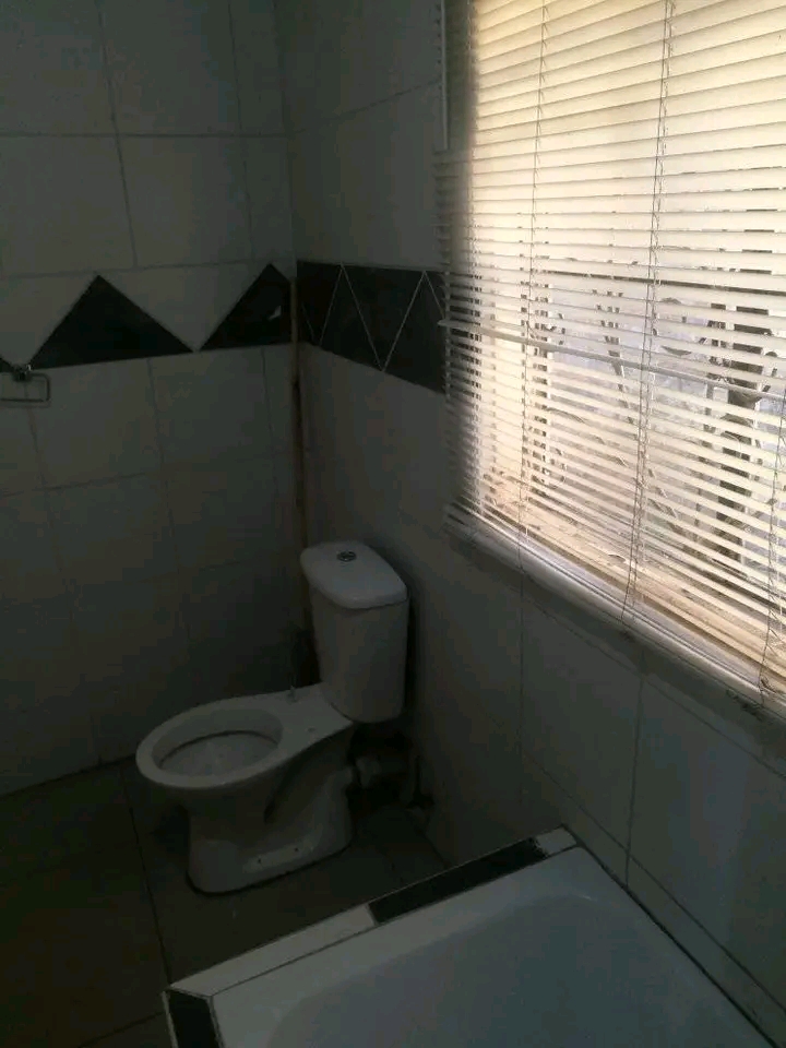 Big ensuite available immediately not far fro  in Dube