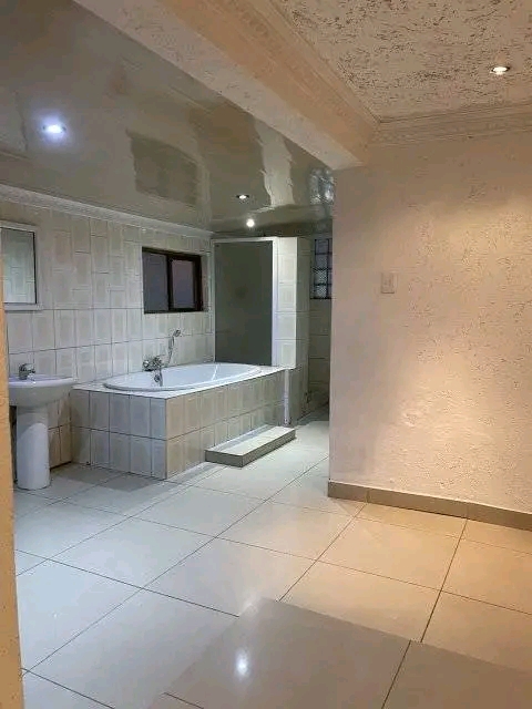 House to rent.. r6000 and deposit required wa  in Emdeni