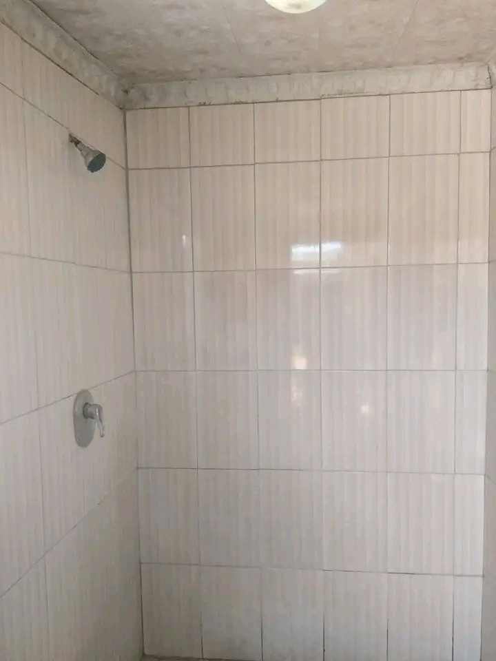 Room to rent at ext 8 soweto.rent r1300 conta  in Protea Glen