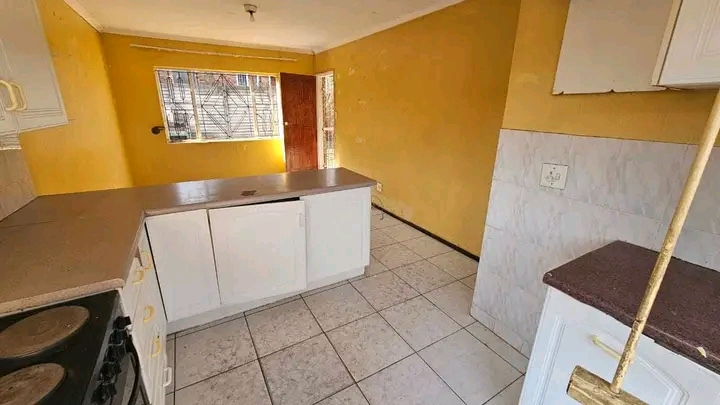 A 2 fitted bedroom house complex coming with   in Kempton Park