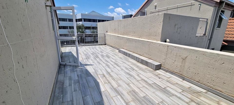 No agents please

3 bed 3 bath unit in sunn  in Sunninghill