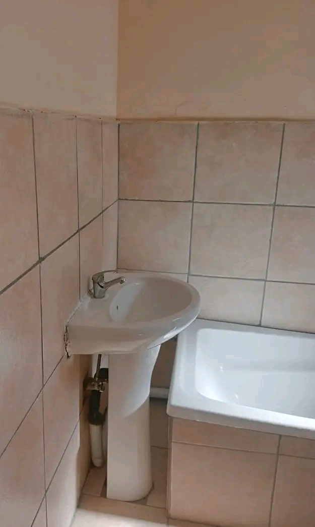 R2700 rooms to hire at townsview / oakdene jo  in Townsview