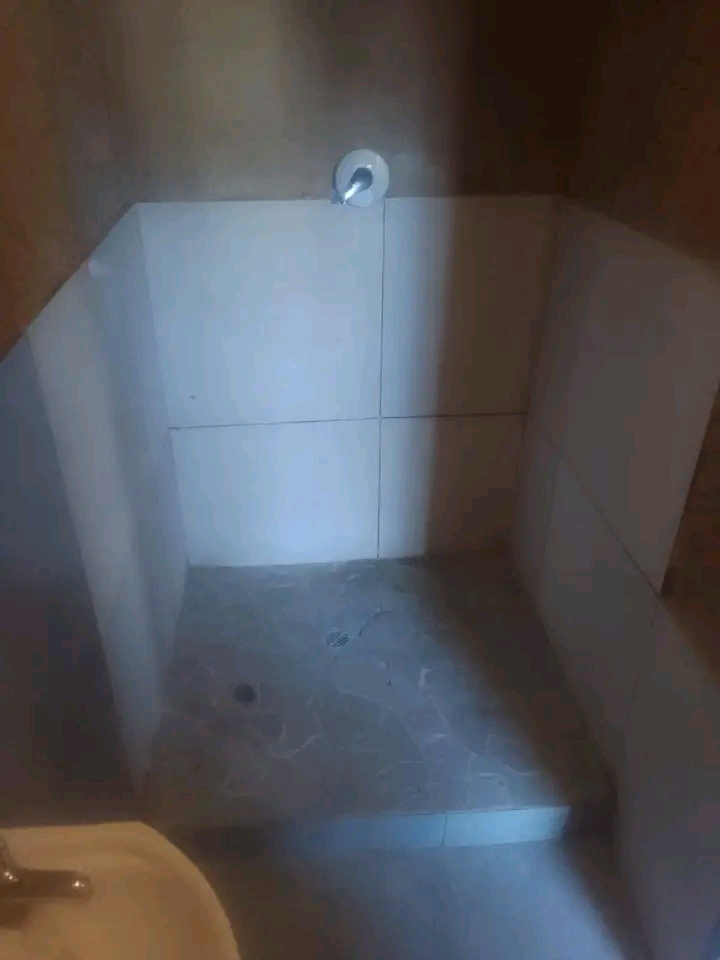 En suite available in zone 2 rent 2500 deposi  in Diepkloof