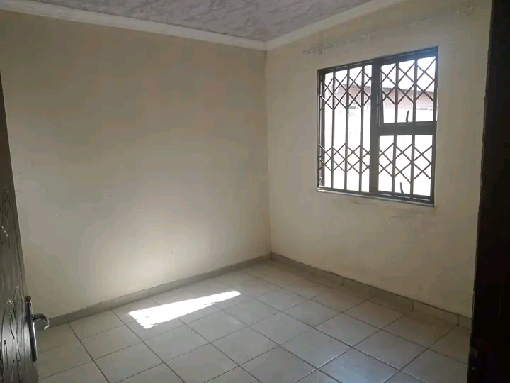 Single room available now in ext 27 quite nea  in Protea Glen
