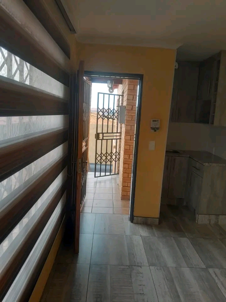 Ensuite room available for rental at ext 27 �  in Protea Glen