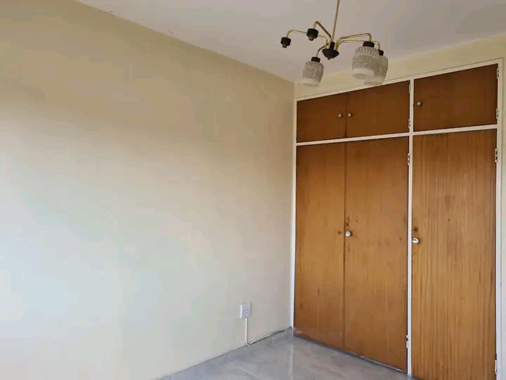 Secure 2 bedroom apartment in de villiers str  in Turffontein