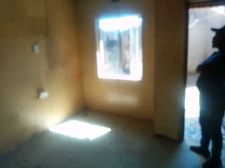 Small room available at r1000 soweto contact   in Orlando East