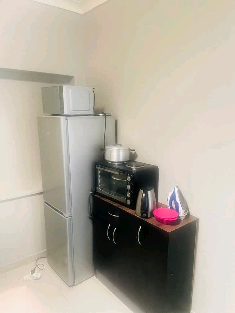 1 inside room with own bathroom 1 parking ava  in Germiston
