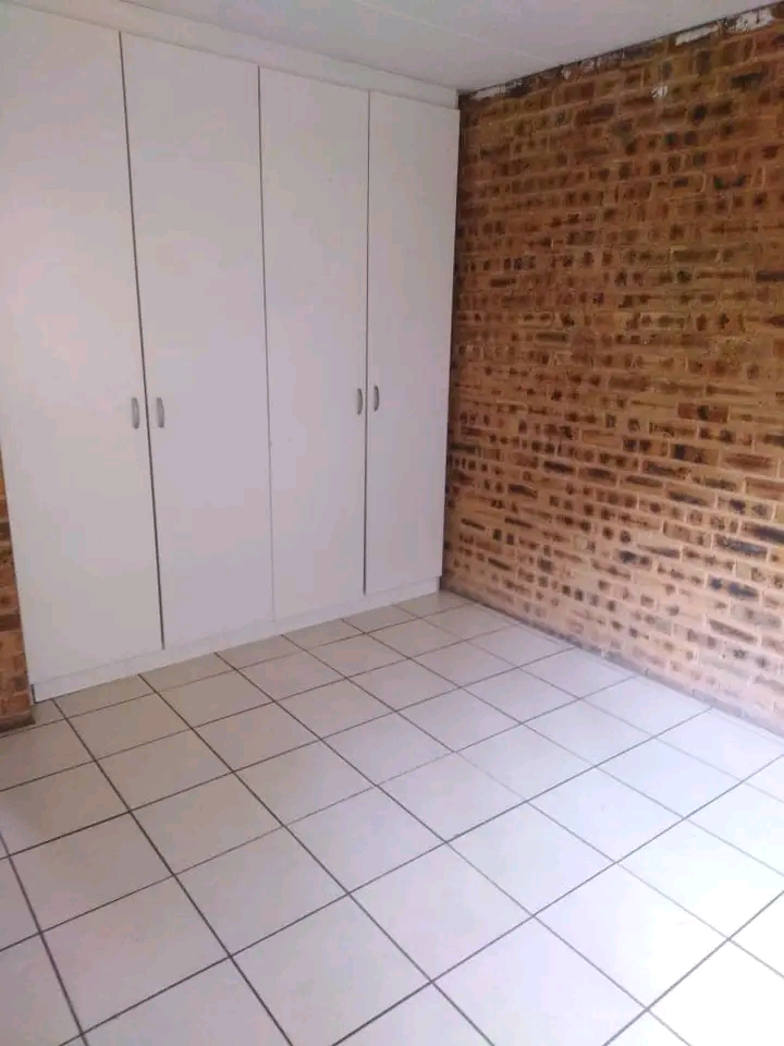 I have a room to rent in a flat water and ele  in Lyndhurst