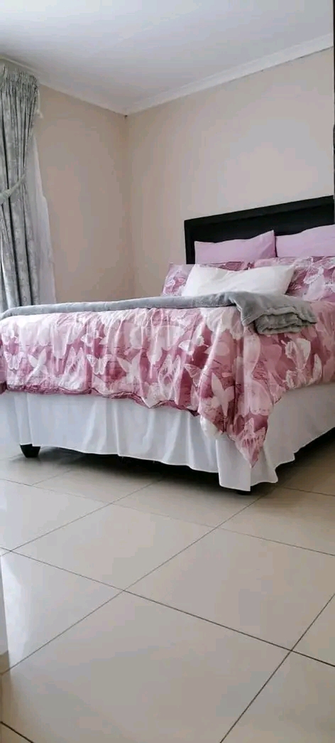 2 bedroomed house available to rent
fitted k  in Dawn Park