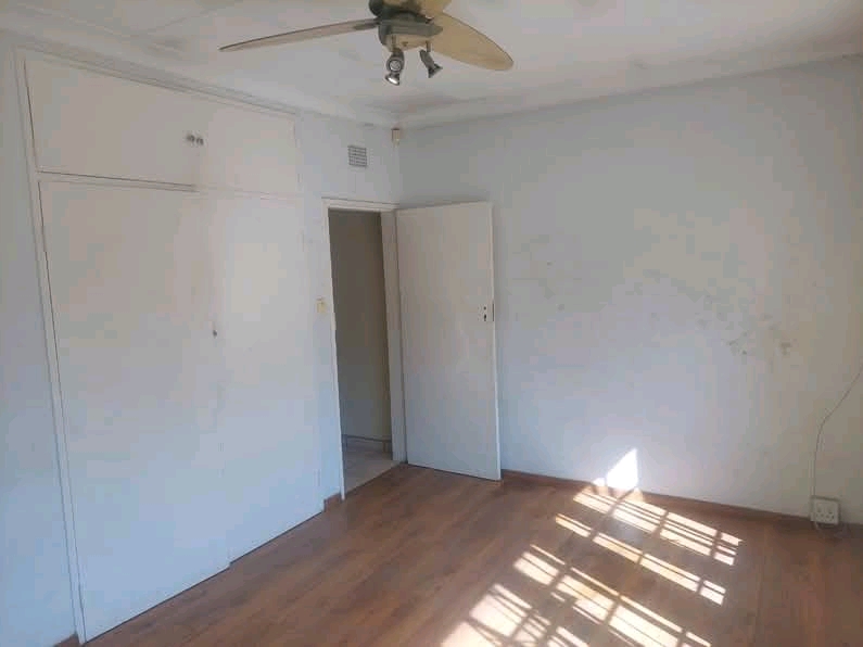 Rooms available in a house 
rent r3500
depo  in Edenvale