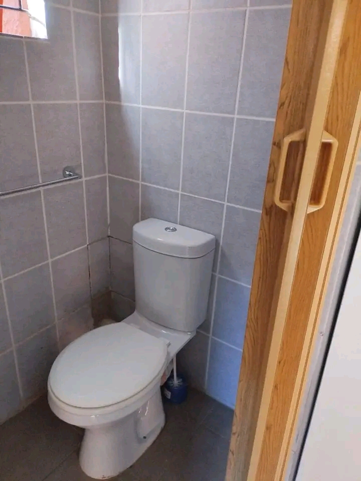 An open bachelor with fitted kitchen, 2 plate  in Old Birch Acres