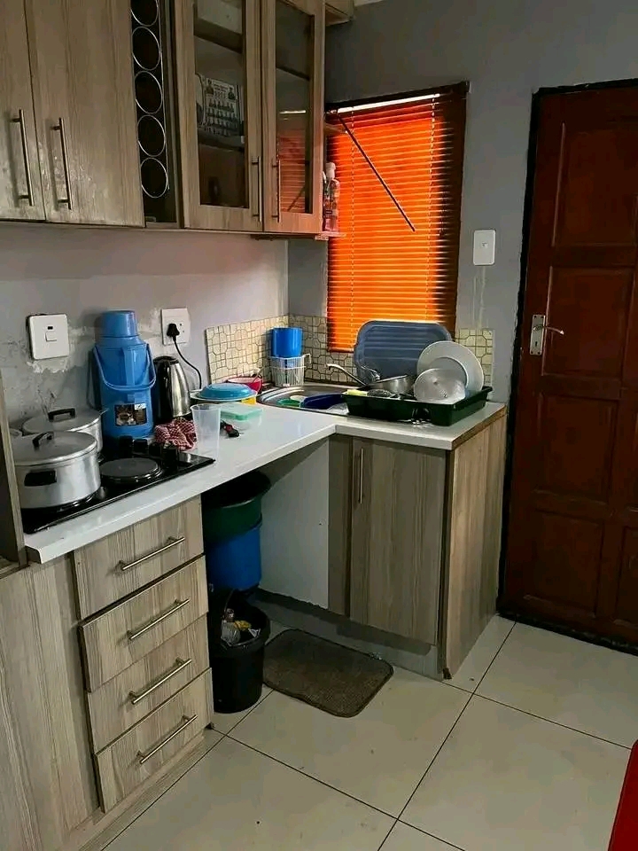 1 bedroom cottage in ext 4
separate lockable  in Ebony Park