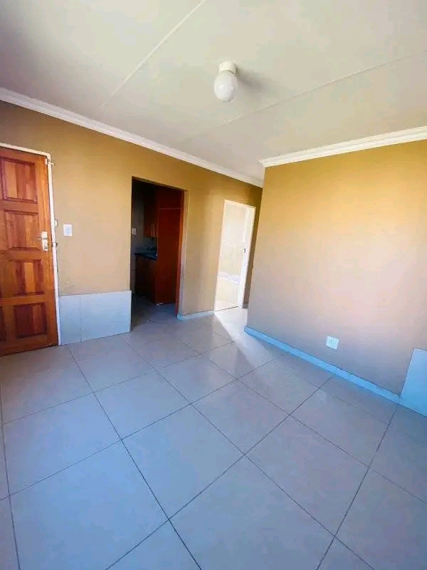 2 bedrooms  house with fittes kitchen  , loun  in Birch Acres