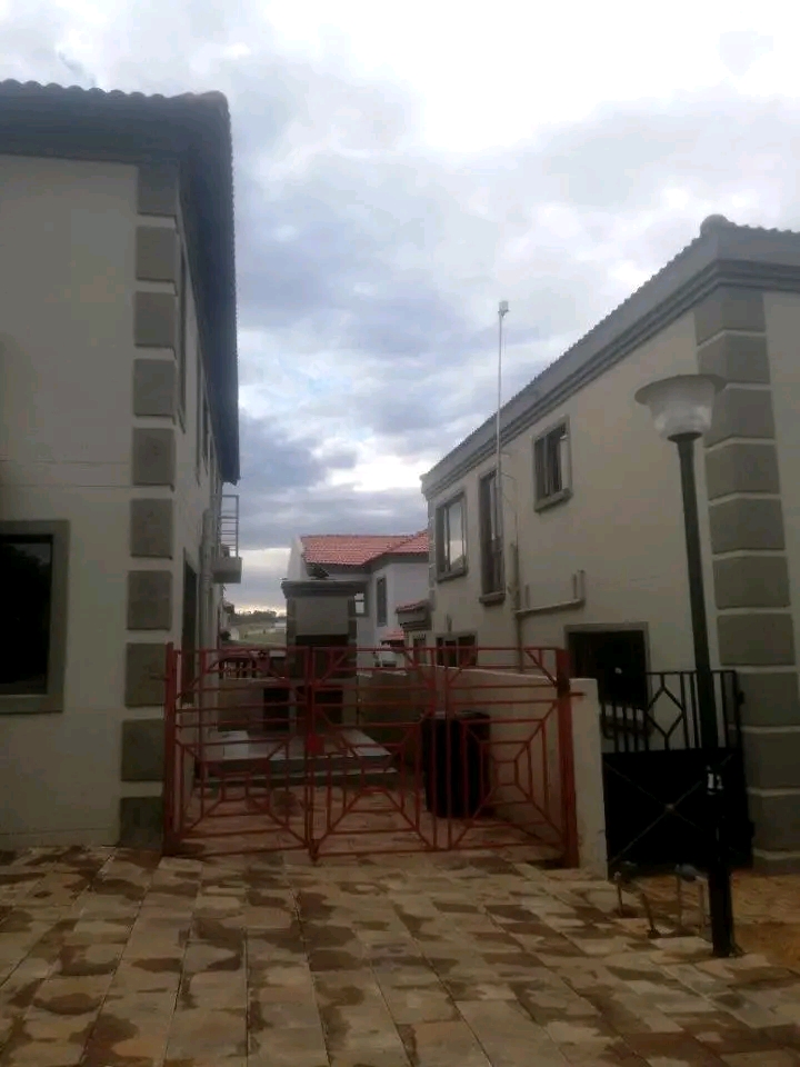 5 bedroom 3 bath double storey house for rent  in Midrand