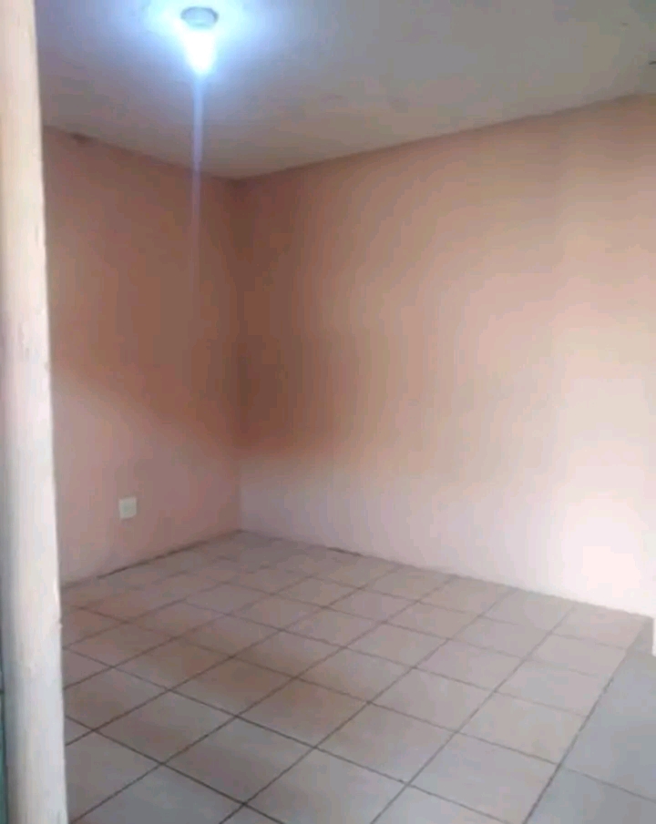 Ensuite to rent in zone 6
*washing machine f  in Meadowlands