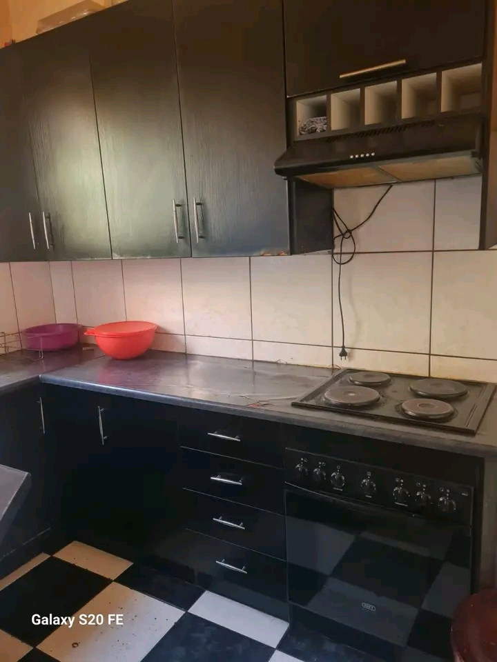 Big room to rent 96 louis botha r2500 includi  in Hillbrow