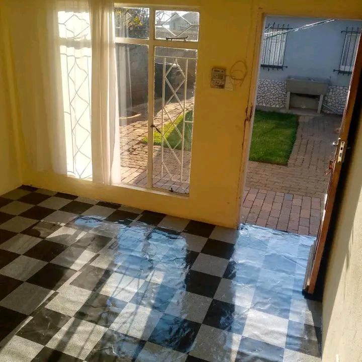 1200 rent +1200 security deposit
ext2 tokoza  in Thokoza