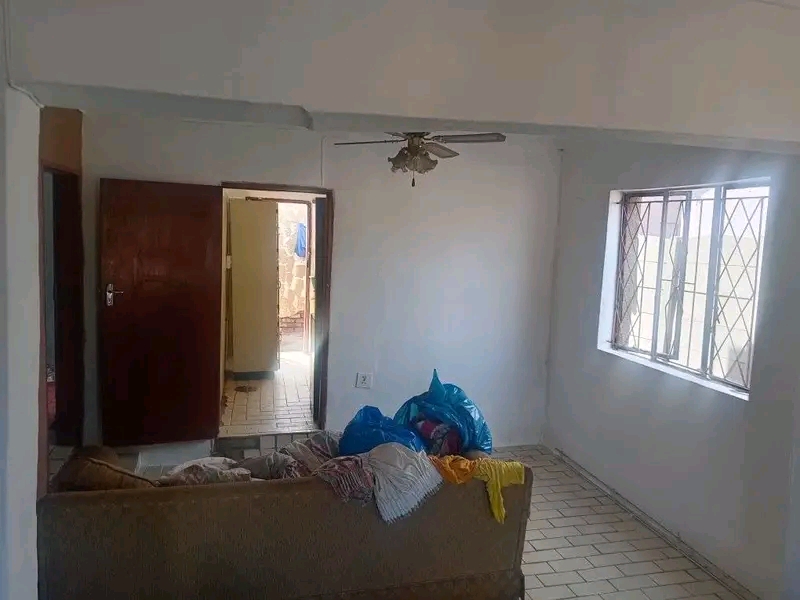 3 bedroom house available available month end  in Tembisa