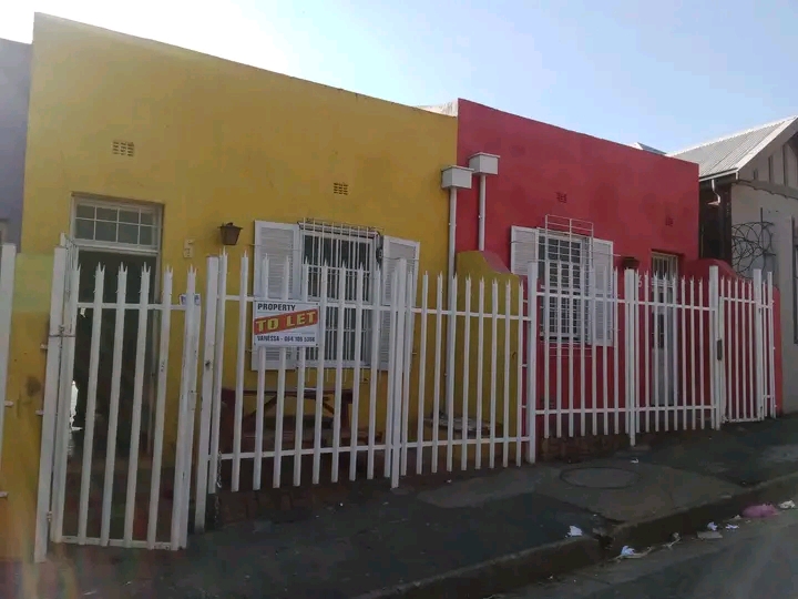House to let next to troyeville primary schoo  in Troyeville