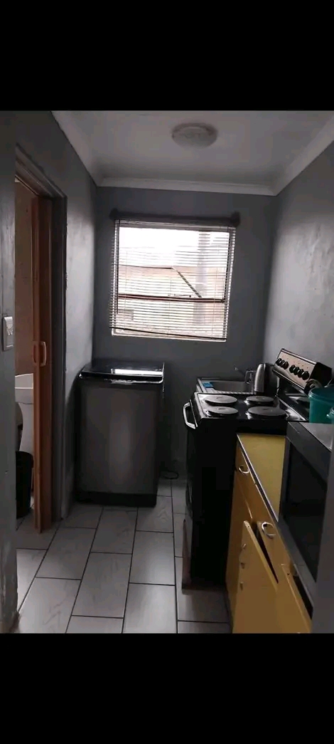 Open plan cottage with secured parking availa  in Meadowlands