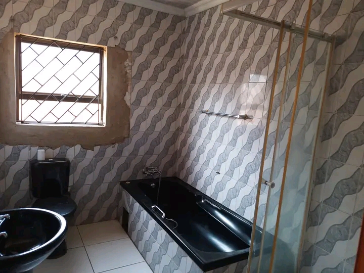 House available for rental in soweto (immedia  in Molestane