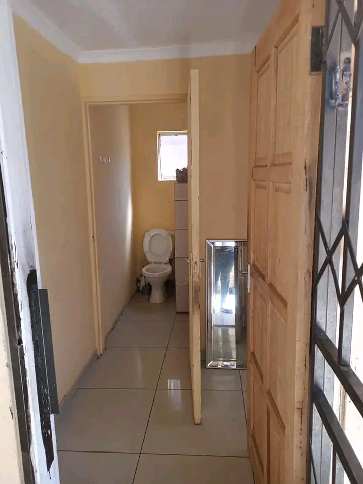 Specious bachelor room to rent in ext 16, thi  in Protea Glen