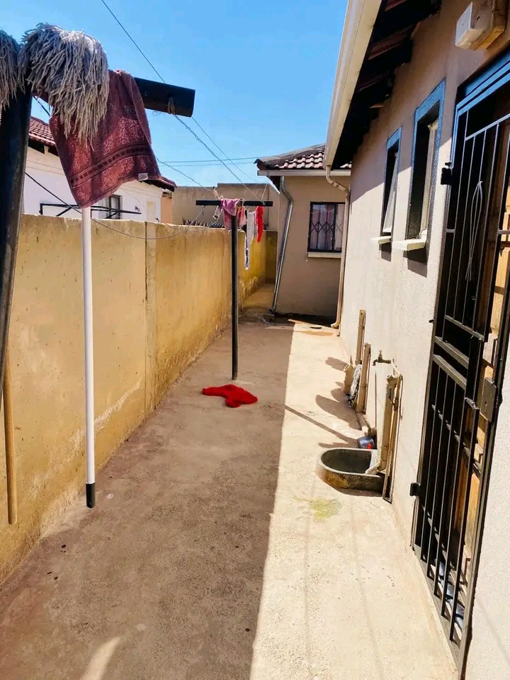 Room to let available ext 20 
r1400 pm
shar  in Protea Glen