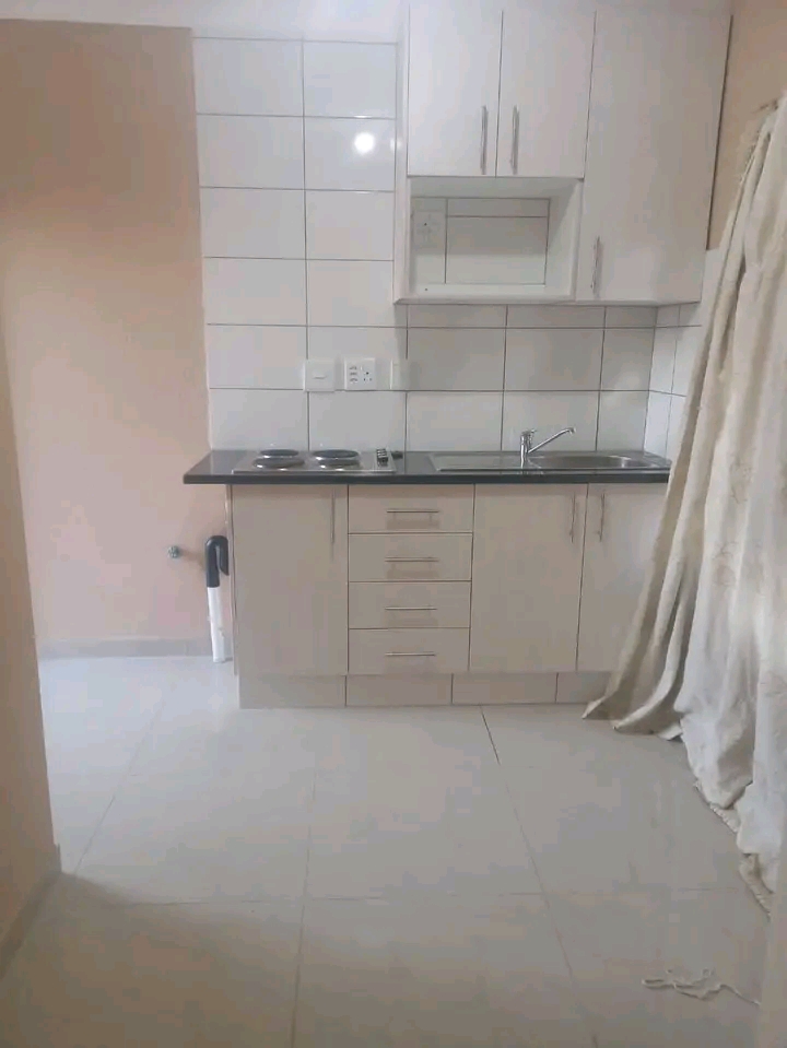 1 fitted  bedroom  cottage, comes with  fitte  in Norkem Park