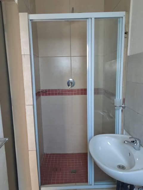 Bachelor room at ext1 rent r3300 including de  in Rabie ridge