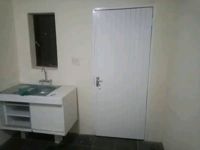 Batchelor room for rent r2200 in 77 george st in Rosettenville