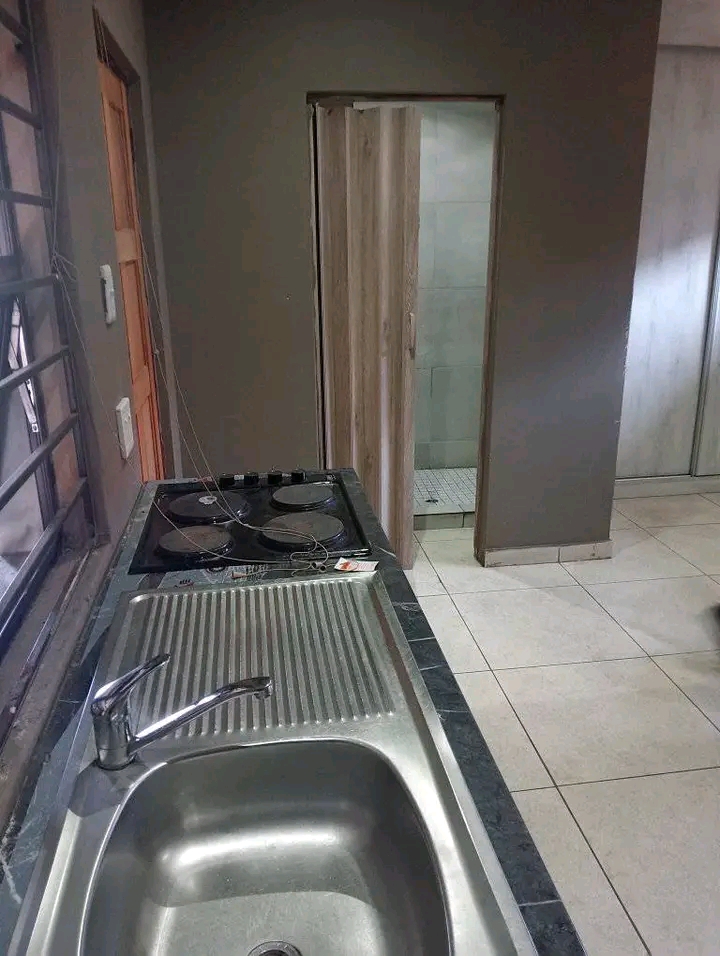 Available cottage in zone 9
r2500 per month+  in Meadowlands